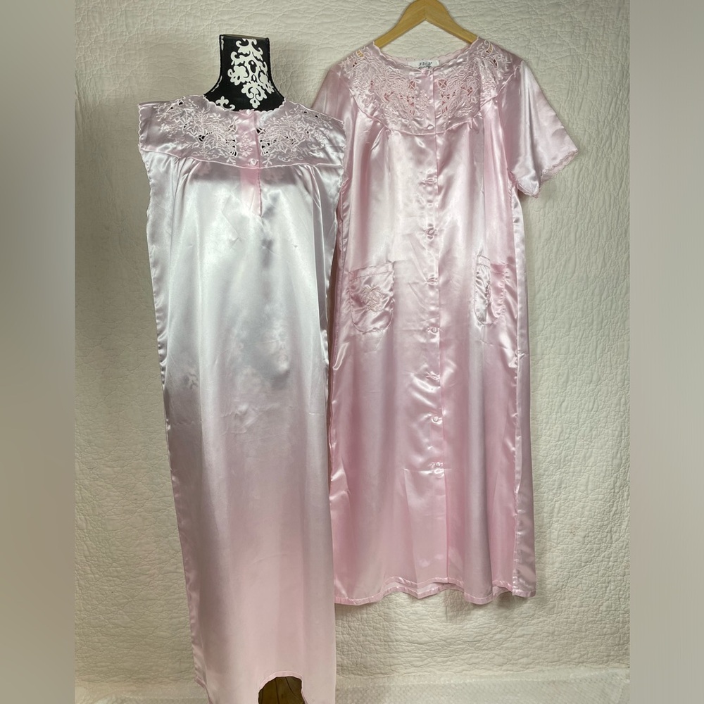 🔥VTG HDLD Natural Selection Embroidered Pink Nightgown Set 2 pieces Robe & Gown